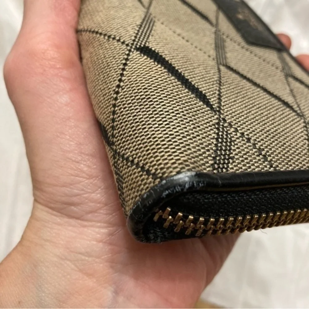 Fossil gray and black wristlet wallet
